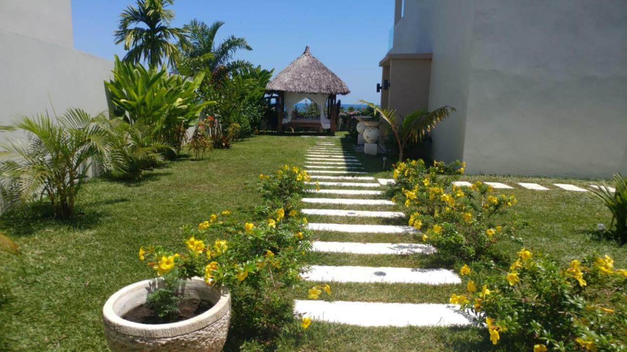 Villa Kintana Naka Hell-Ville Exterior photo